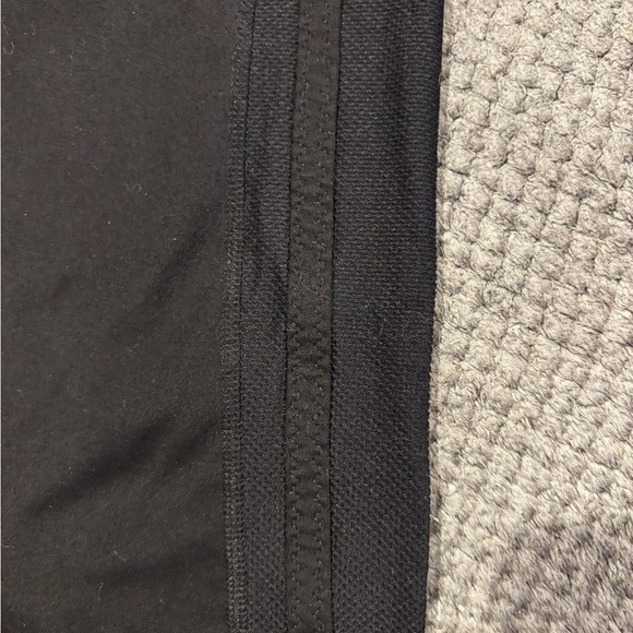 Old Navy Active Black capri Leggings size medium - Picture 3 of 3